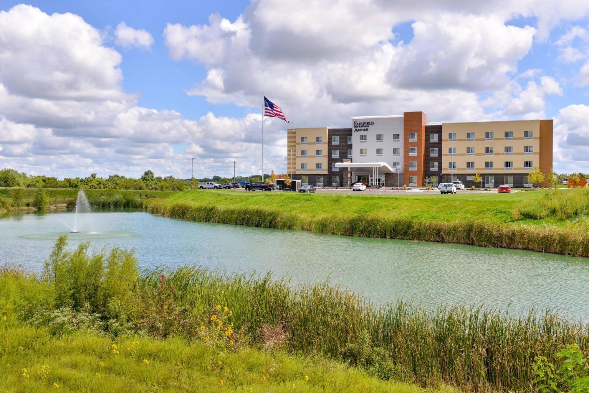 Fairfield Inn & Suites By Marriott Warrensburg Exterior foto